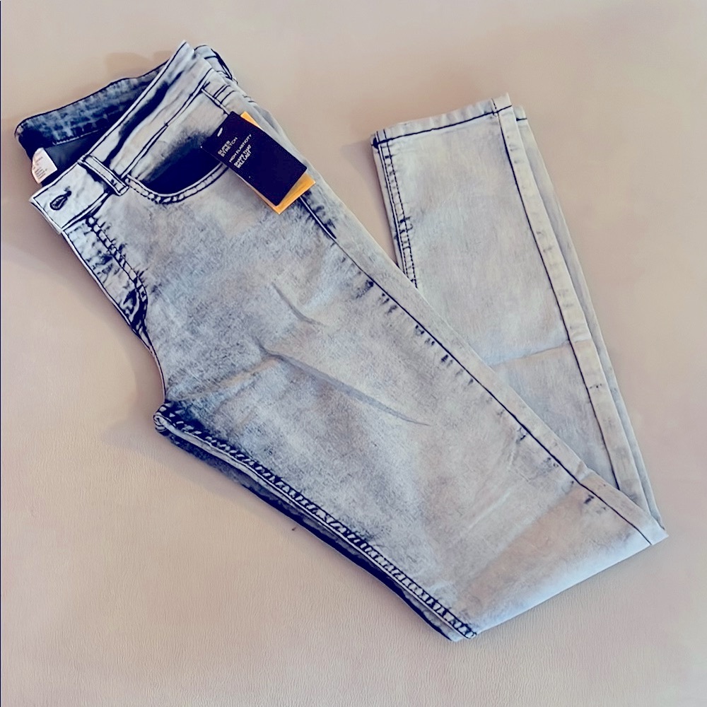 H&M Women’s Light Wash Jeans